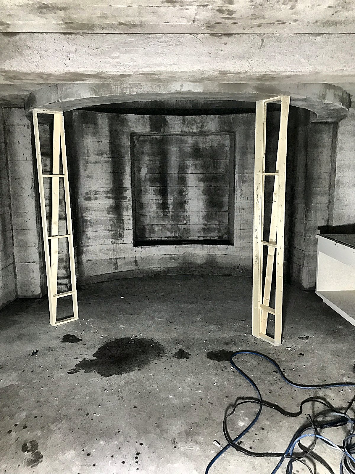 Concrete alcove